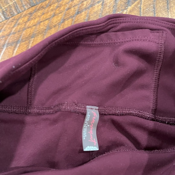 Free People Purple High-Waist Leggings for Comfort and Style - Picture 2 of 3